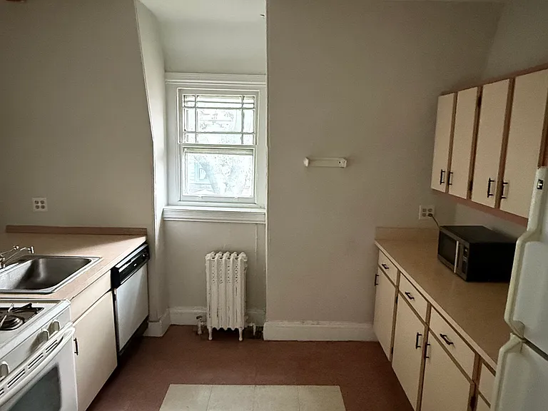 318 S 42nd St #5 — Photo 2