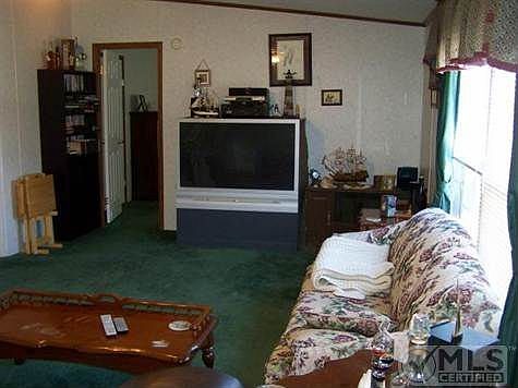 3rd image of 171 Robin Ln