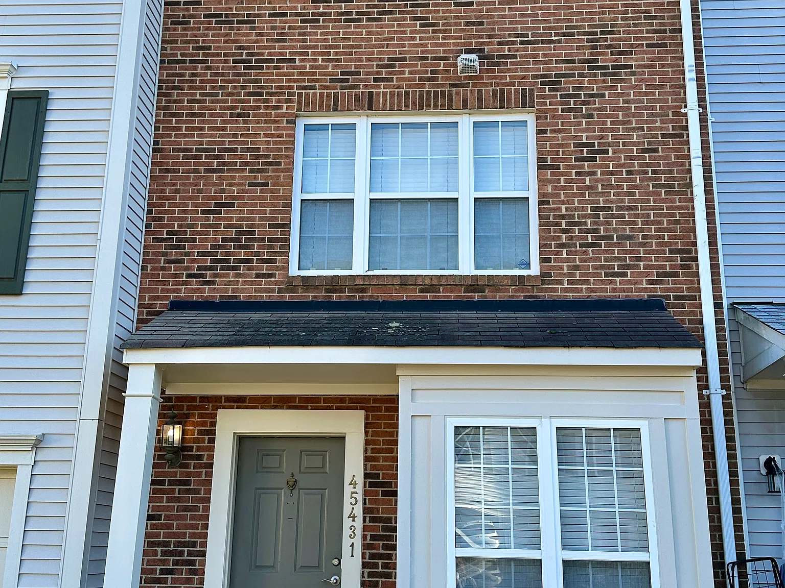 3 bed, 1189 sqft, $2,700 — Photo 1