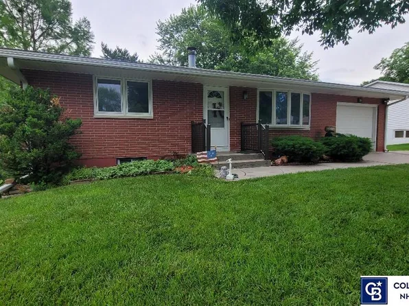 240 E Cherrywood Dr, Lincoln, NE 68510