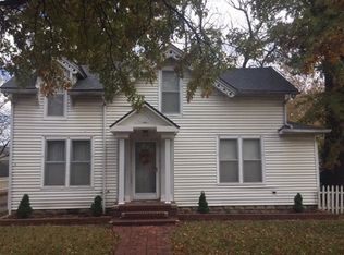 208 8th St, Neodesha, KS 66757