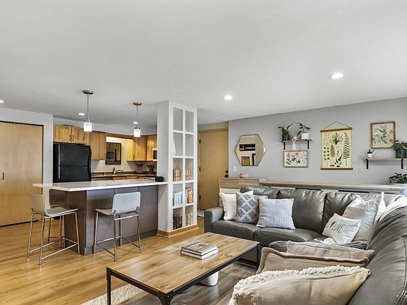 5th image of 1014 Spaight Street #9