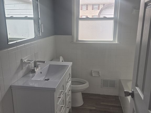 5th image of 1824 Klages Ave