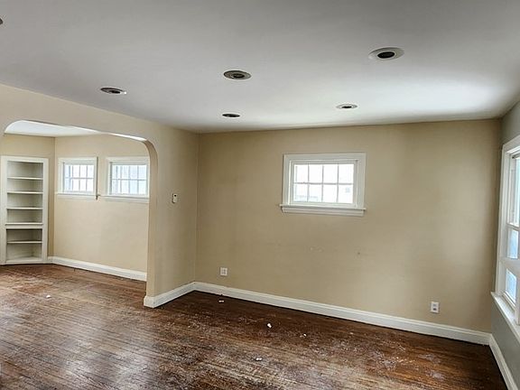 4th image of 3599 Grosvenor Rd