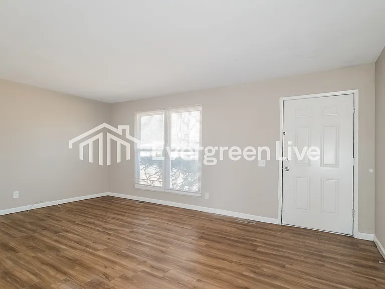 2048 Aristocrat Dr — Photo 4