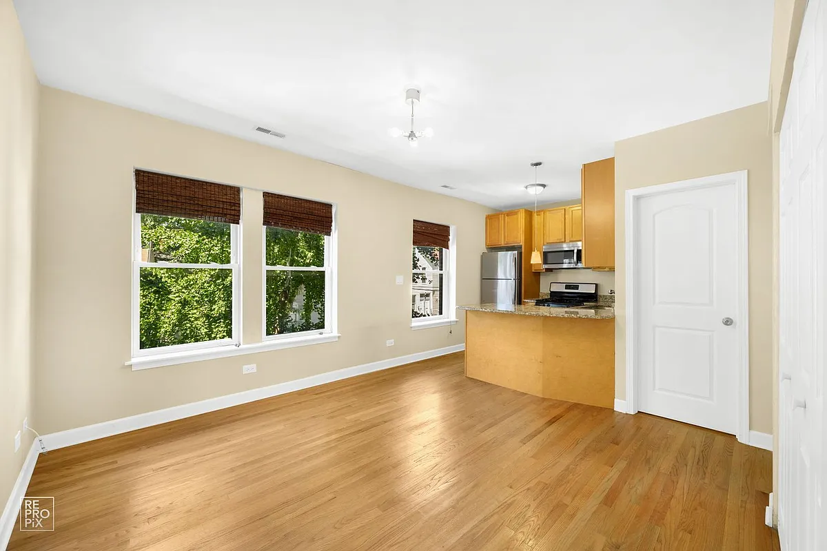 Building Photo - 3007 N Clifton Ave #202