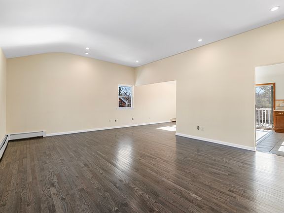5th image of 20 Alex Ln Floor 2