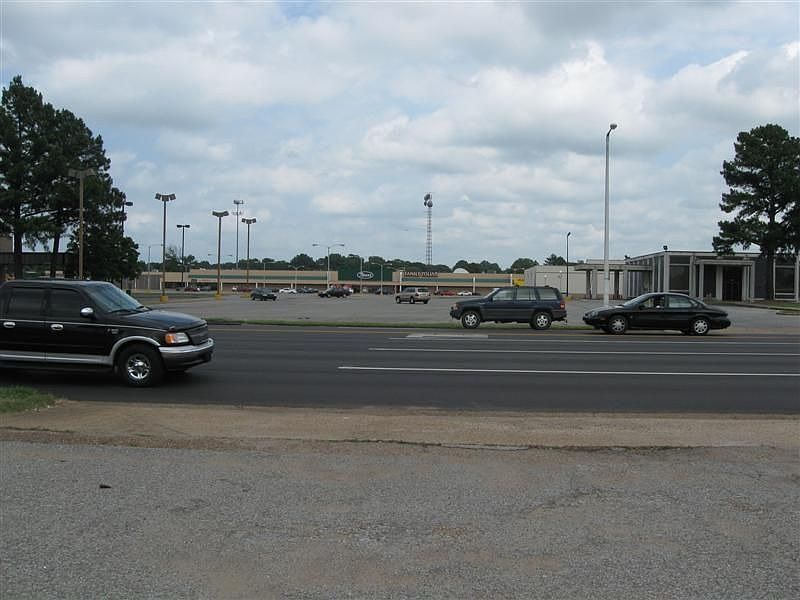 3569 Mendenhall Rd, Memphis, TN 38115