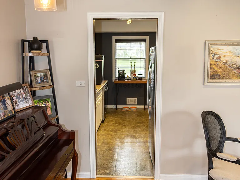 5887 Saint Albans St N — Photo 10