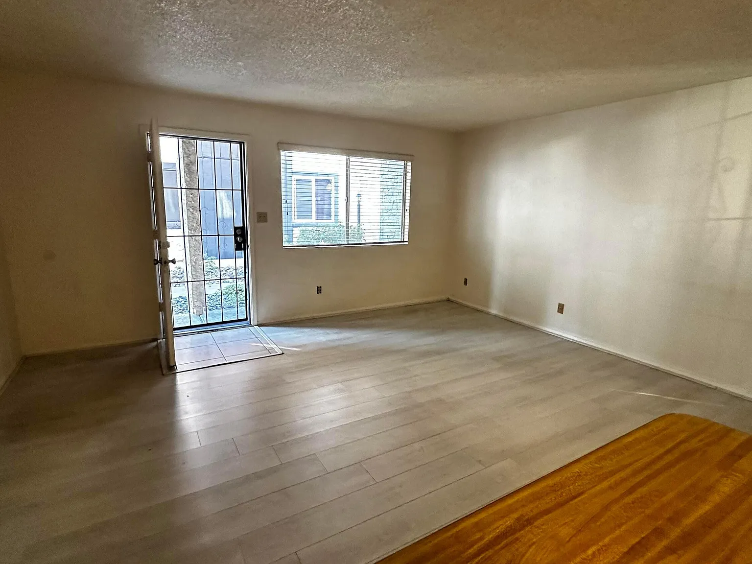 1 bed, 1.0 bath, 595 sqft, $1,050 — Photo 3