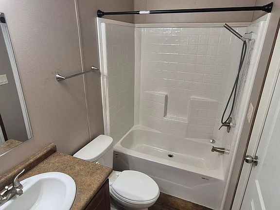 5th image of 92 Riviera Courts Dr