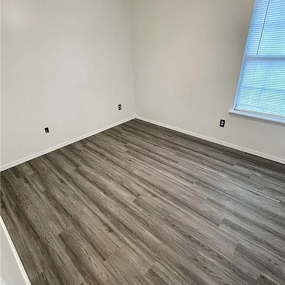 261 Locust Dr — Photo 6