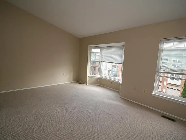 512 Suffield Dr — Photo 20