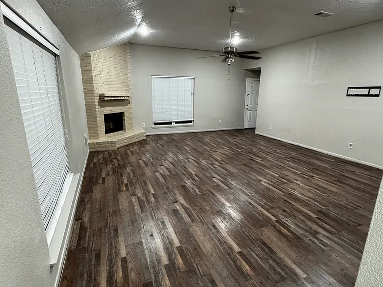 7402 Campeachy Ln — Photo 3