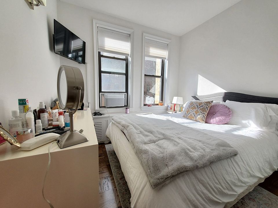 2nd image of 235 W 22nd St APT 4G