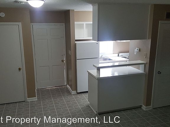 4th image of 97 N Belvedere Blvd APT 002