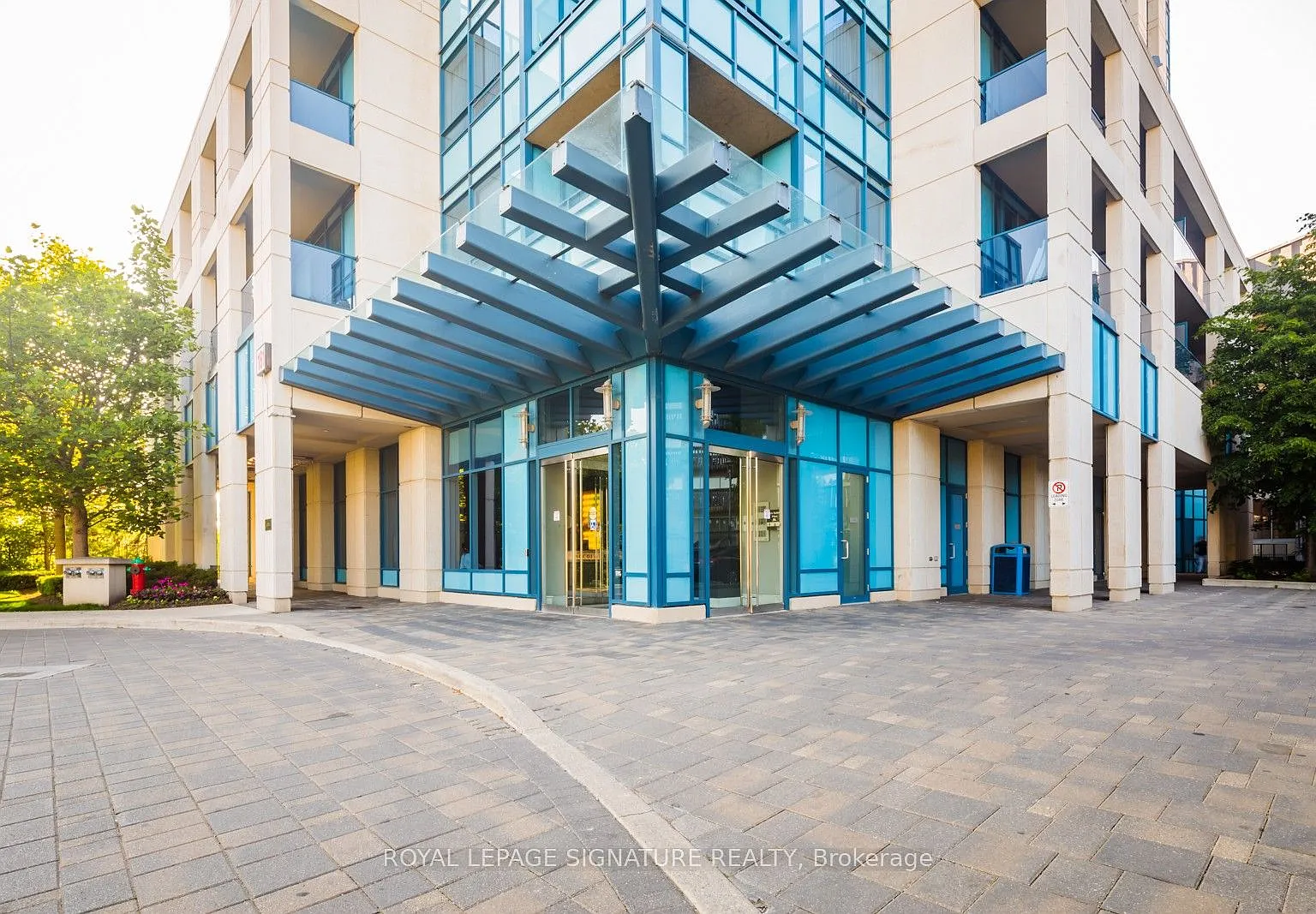 Accolade Condos — Photo 1
