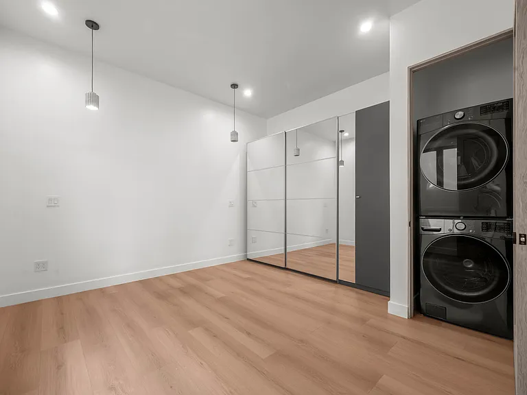 1215 S Point View — Photo 10