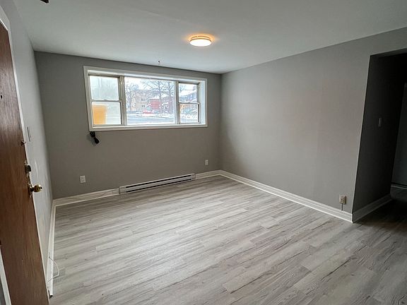 5th image of 1119 Merivale Rd
