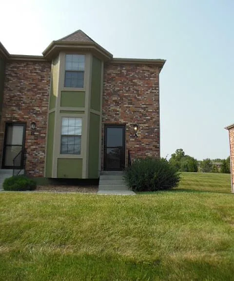 605 NE English Manor Dr #A — Photo 1