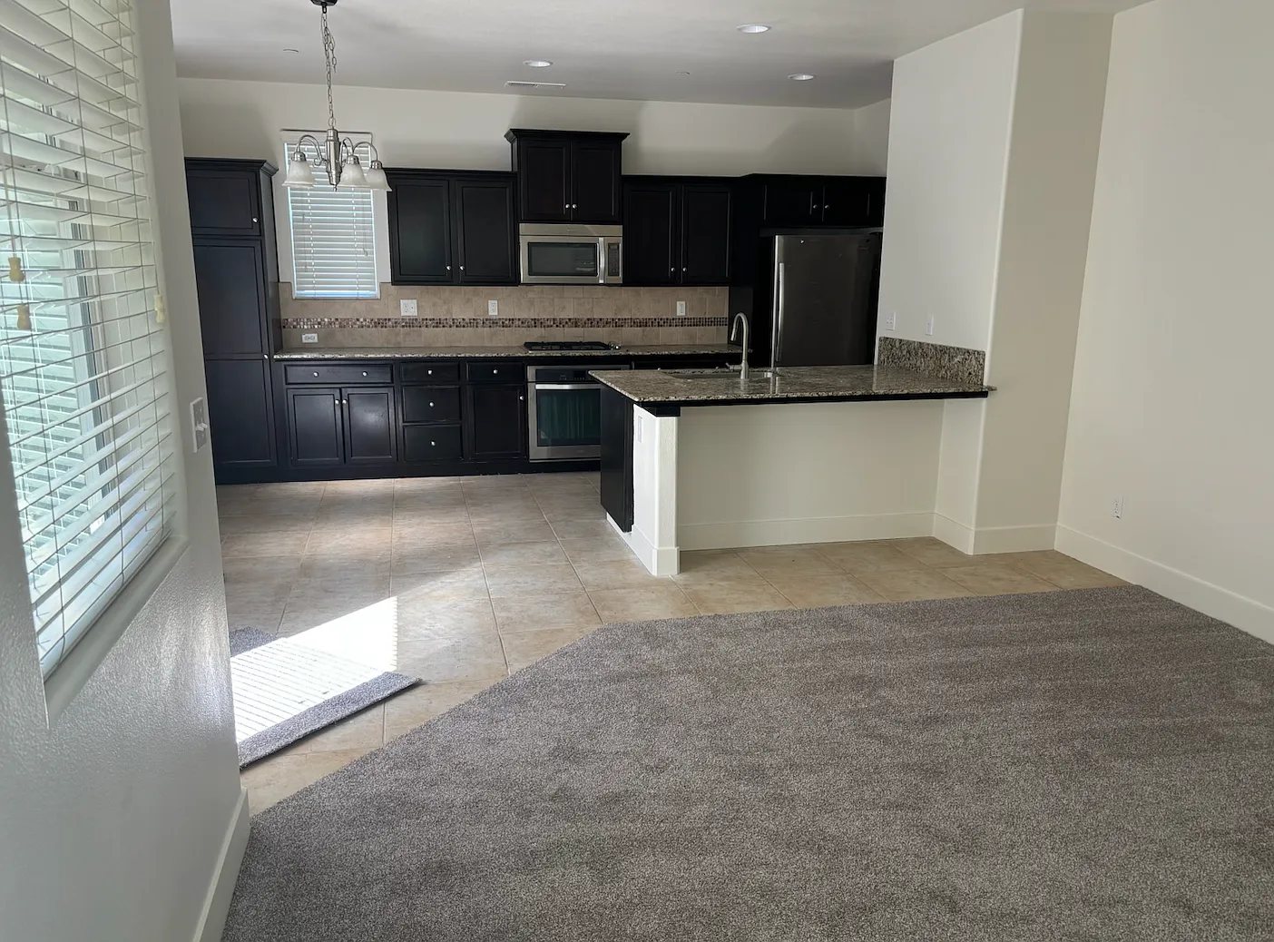3 bed, 2.5 bath, 1595 sqft, $2,495 — Photo 3