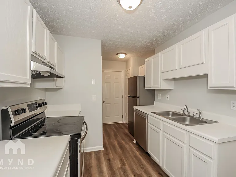 106 Bay Court Dr — Photo 2