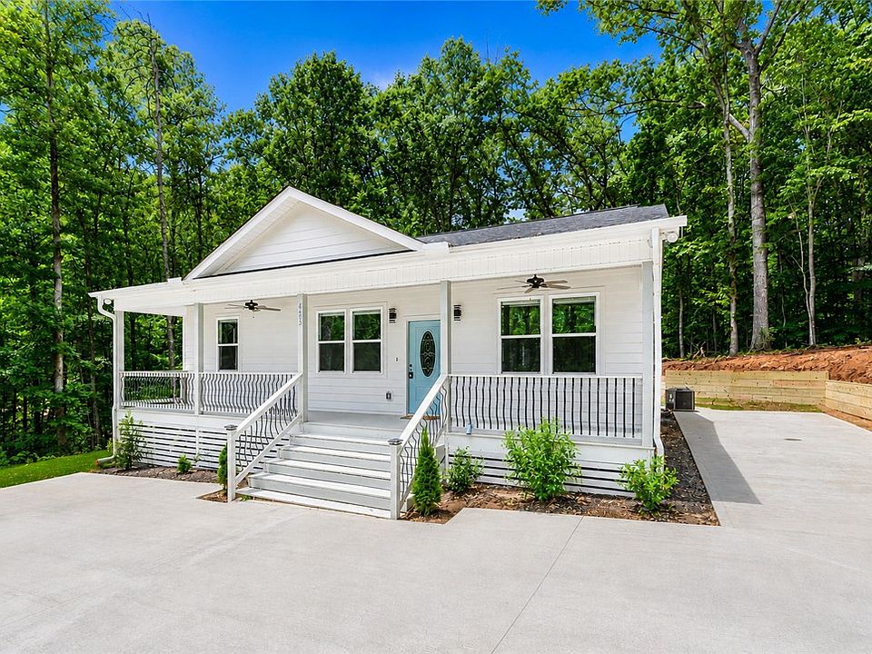 1st image of 425 Tiger Ln