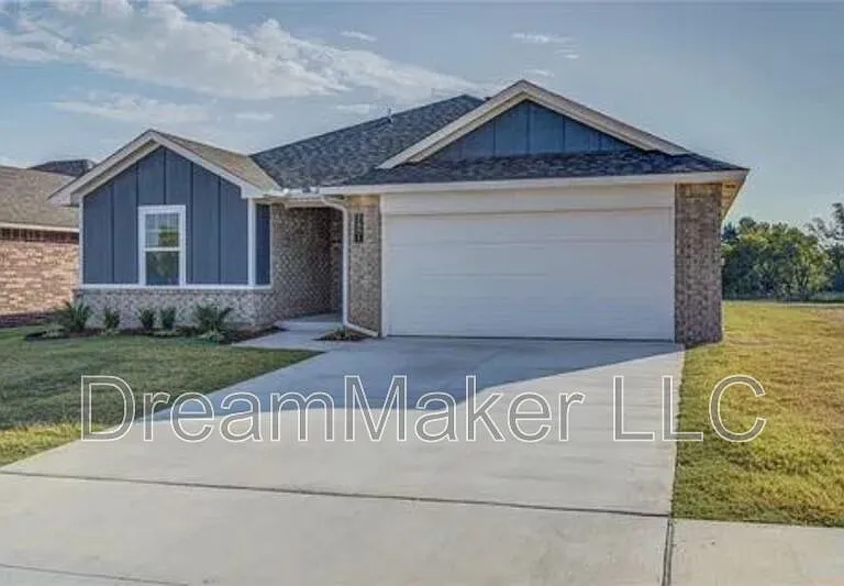 2405 S 28th Ter — Photo 1