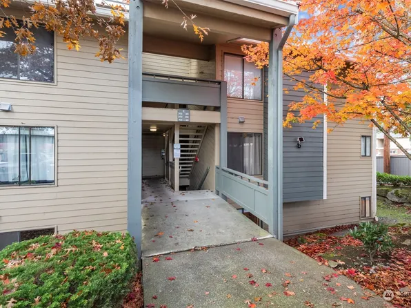 4800 200th Street SW #E101, Lynnwood, WA 98036