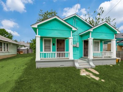 735 W Page Ave, Dallas, TX, 75208