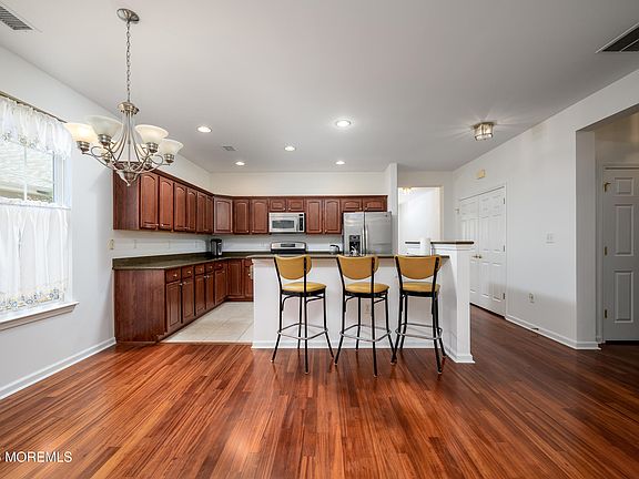 4th image of 98 Stamford Drive