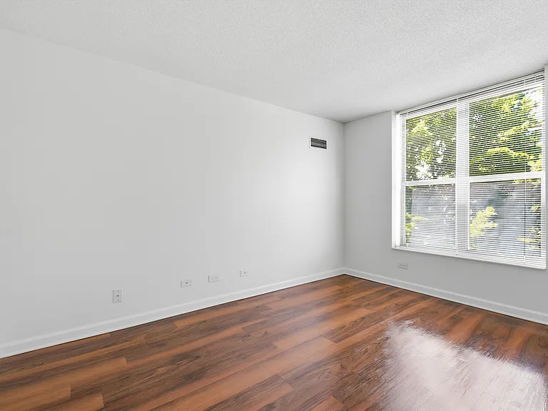 Evanston Place — Photo 62
