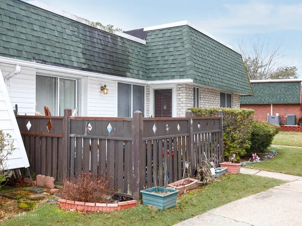 613 Blue Ridge Dr, Medford, NY 11763