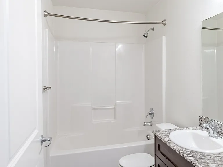 Emerald Crest Apartments — Photo 9