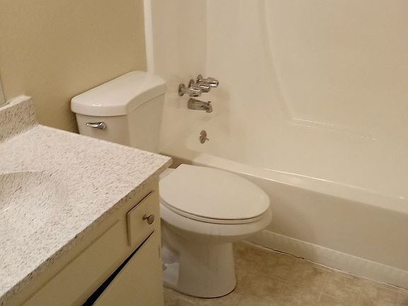 4th image of 249 N Mayflower St APT I