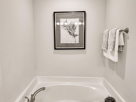 4th image of 23257 Ridgewood Dr