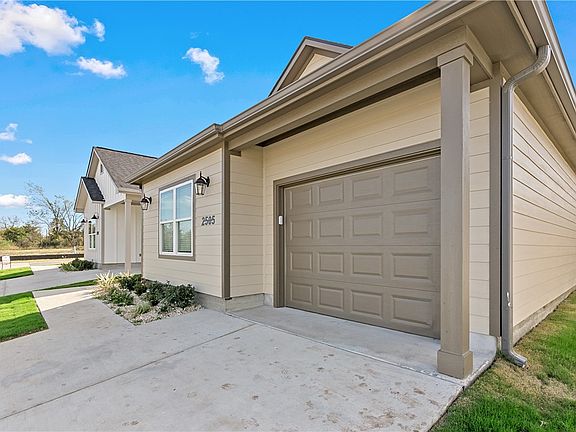 3rd image of 2505 Shady Route Ln