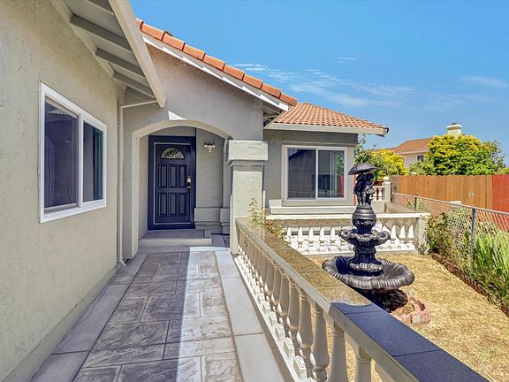 3rd image of 181 Belvedere Court