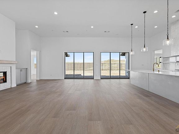 4th image of 12118 Pendulum Dr