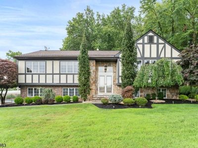 63 Summit Ave, Fairfield, NJ, 07004