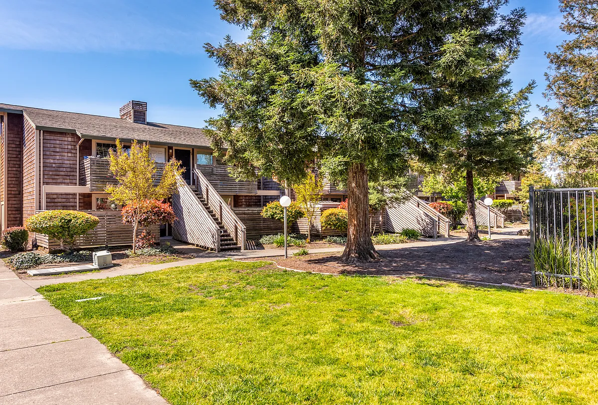 Building Photo - Meadowrock Apartments