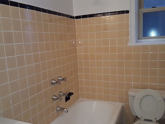 4th image of 4836 44th St #6D