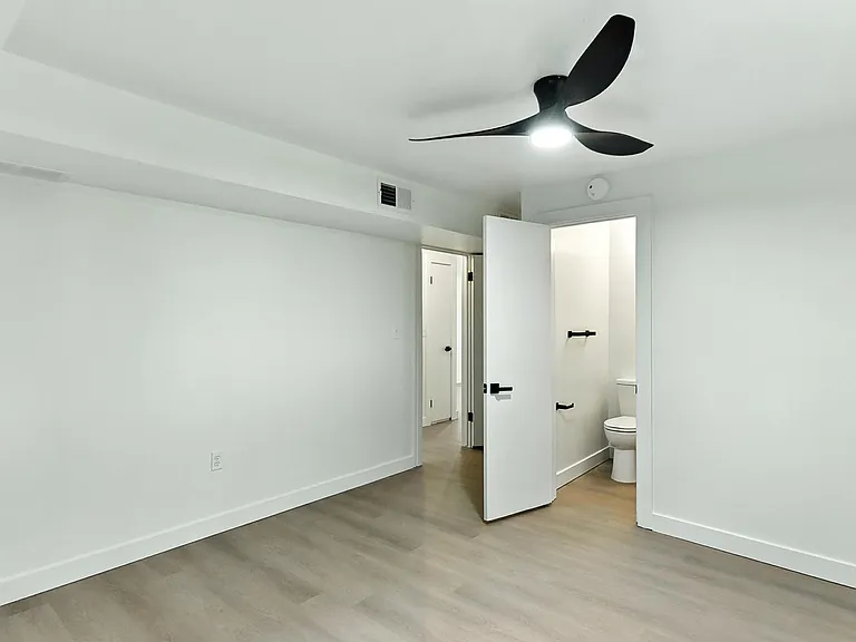 1132 S 33rd St #4 — Photo 25