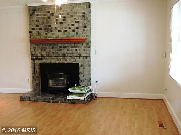 3rd image of 1011 Stewart Ln
