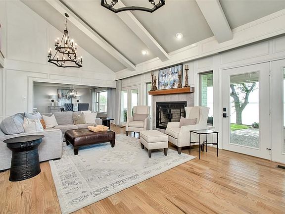 2nd image of 304 Point Royal Dr