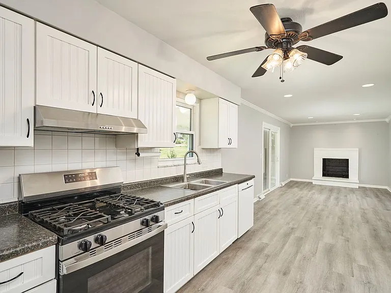 432 Mackinaw Ave — Photo 5
