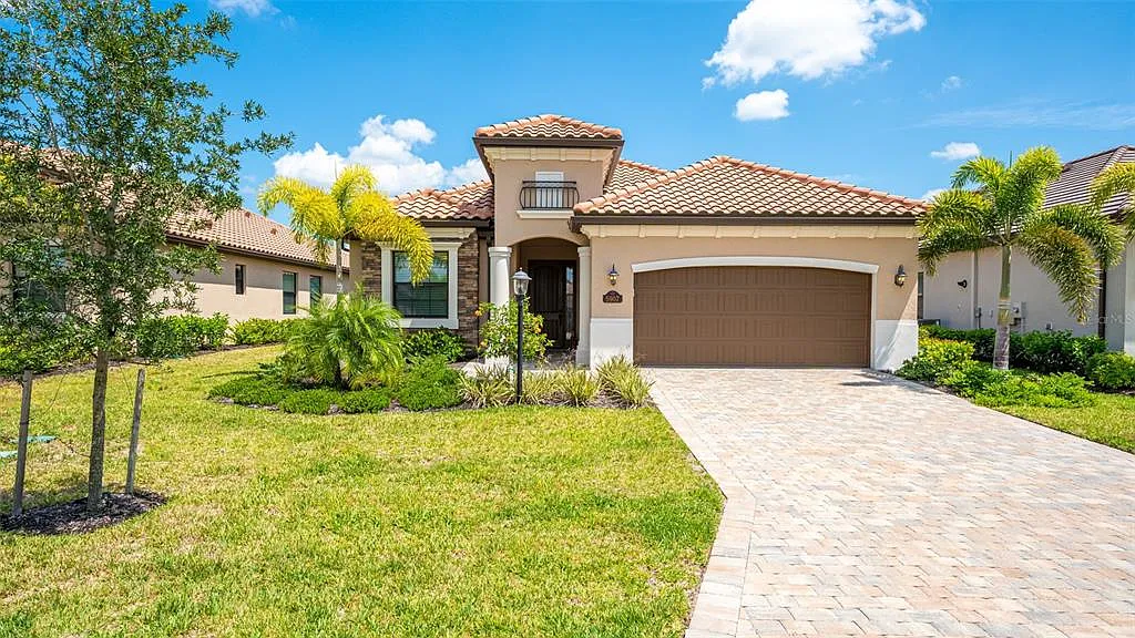 4 bed, 2.0 bath, 2246 sqft, $6,800 — Photo 2