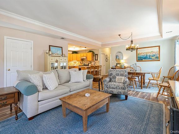 4th image of 1401 Aerie Way