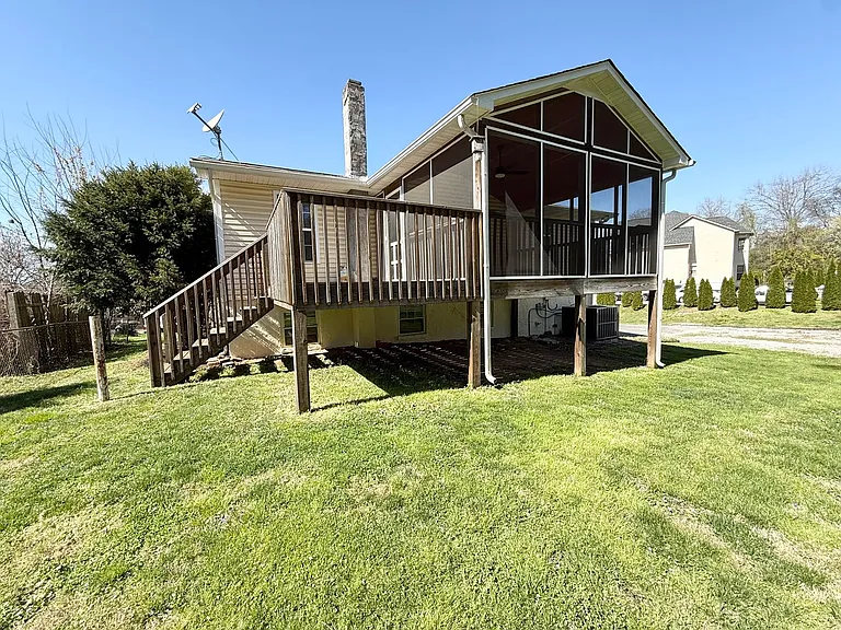 220 Brampton Rd — Photo 6