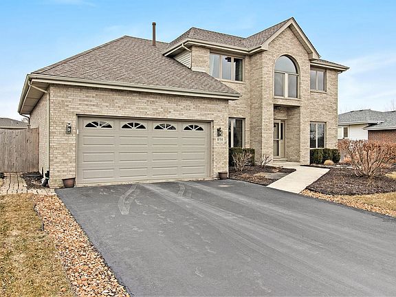 3rd image of 914 Wildwood Dr